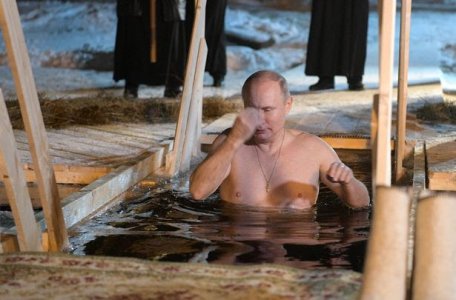 Russian-President-Vladimir-Putin-plunges.jpg