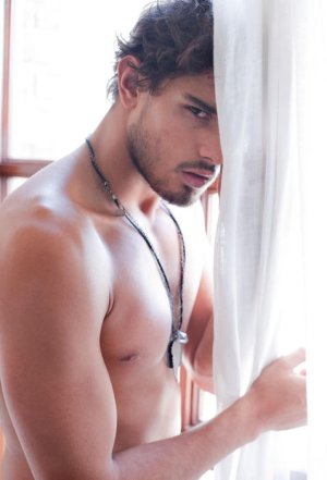 Marlon-Teixeira-for-Quem-magazine-01.jpg