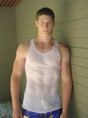 3b81dee7250bf773a3b7ee7105a63b83--guy-abs-tight-shirts.jpg