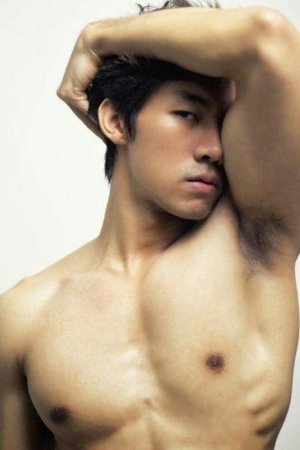 AsianStreetGuys_handsome-shirtless-asian-men-10.jpg