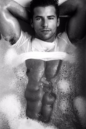 Taylor Phillips C75lxNDUwAAWM-P.jpg