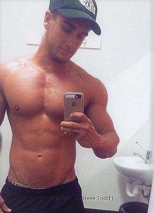 Selfie  (2) - Copy.jpg