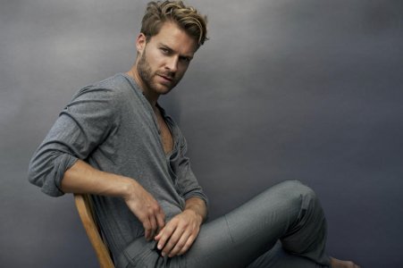 kult_model_Rob_Green_86782 medium_landscape.jpg