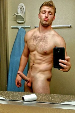 Naked-Guys-Selfie-34.jpg