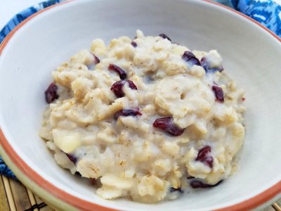 healthy-gluten-free-stovetop-oatmeal-banana-cranberry.jpg