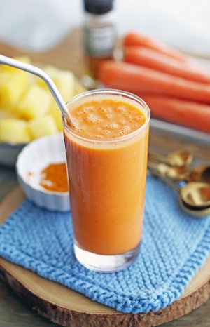 turmeric-pineapple-carrot-smoothie(v7).jpg