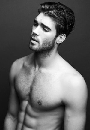 bw b3hzVUplRGVTL.jpg