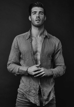 bw DXxv3Q7W0AA9Yad.jpg