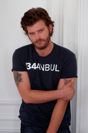 Kivanc-Tatlitug-MaviJeans-hediye-promosyon.jpg