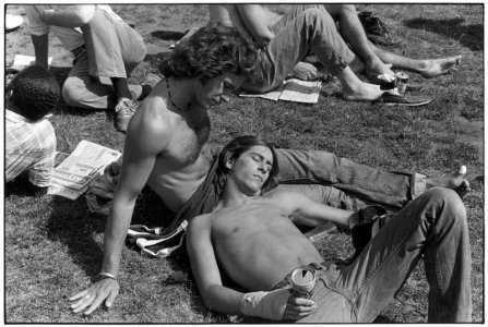 Gay couples sitting on grass.1978.jpg