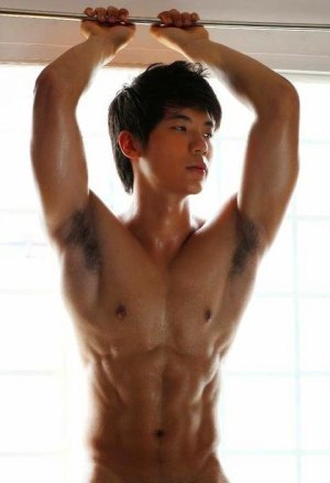 AsianStreetGuys_Handsome-Shirtless-Guy-4.jpg