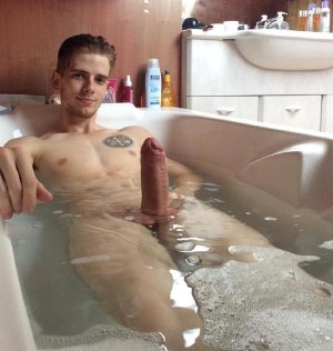 nude-bathtub-guy.jpg