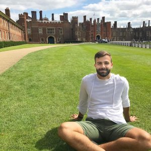 Hampton Court Palace 20987225.jpg