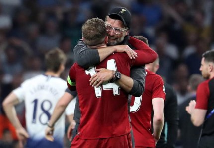 Jordan Henderson and Jurgen Klopp (2).jpg