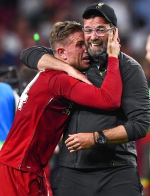 Jordan Henderson and Jurgen Klopp (4).jpg