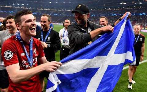 Andy Robertson and Jurgen Klopp.jpg