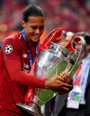 Virgil van Dijk (3).jpg