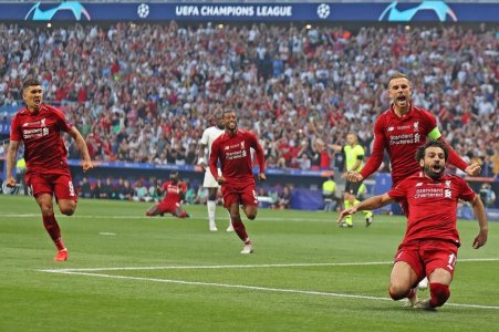 Mo Salah celebrating scoring (4).jpg