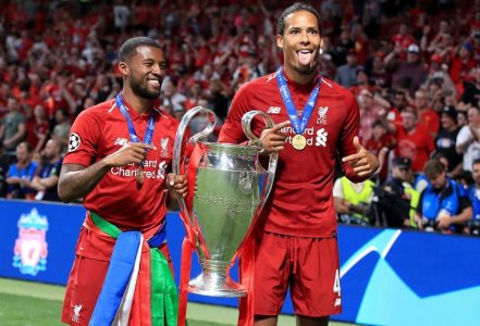 Gini Wijnaldum and Virgil van Dijk.jpg
