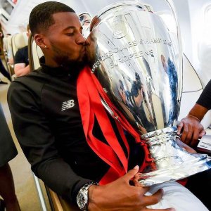 on the plane-Gini Wijnaldum.jpg