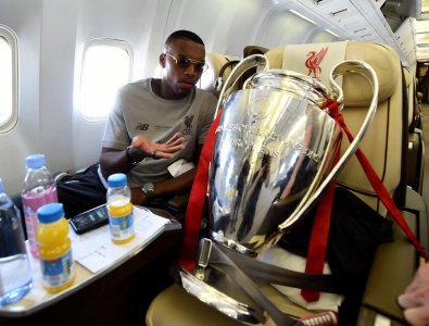 on the plane-Daniel Sturridge.jpg