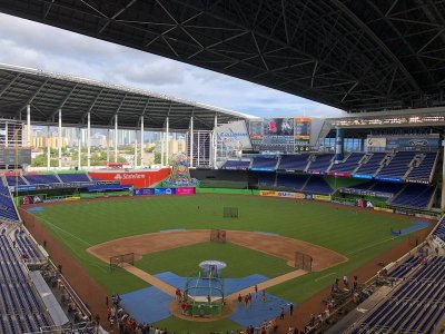 Marlins Park Roof Half Open Aug 2018.jpg Marlins Park Roof Half Open Aug 2018.jpg