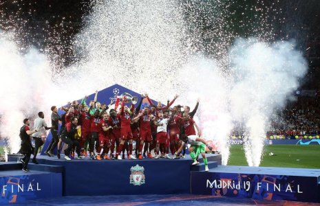 8 Jordan Henderson lifting the cup.jpg