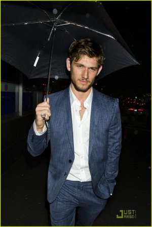alex-pettyfer-hugo-boss-01.jpg