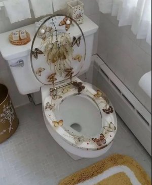 Commode.JPG Commode.JPG