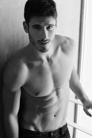 Lucas-Bernardini-Model-004.jpg