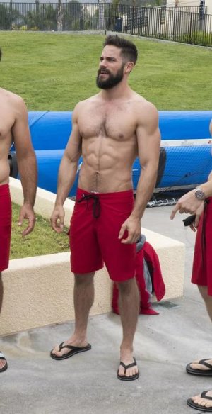 red shorts DEF4310224.jpg