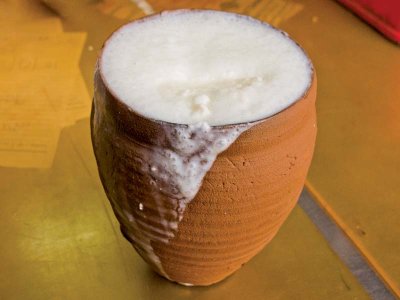 Lassi-malai-kulhar-Delhi.jpg
