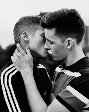 mad-about-the-boy-kiss-image.jpg
