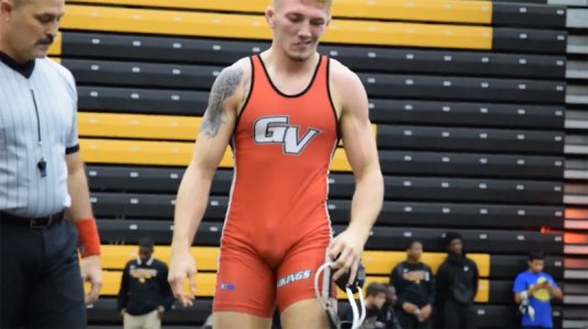 wrestler-boner-bulge-big.jpg