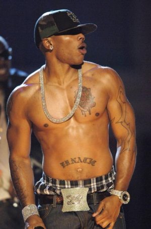 102314-shows-nellyville-nelly-shirtless-10.jpg