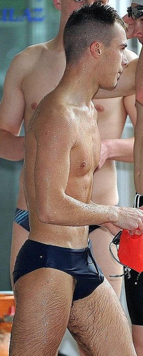 swimmer-big-hard-dick-speedo-bulge.jpg