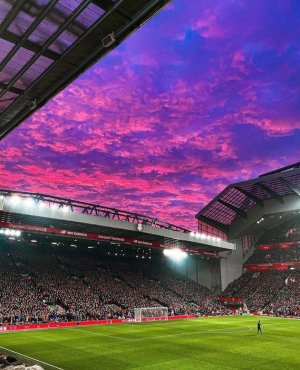 Anfield EOq8BkCXUAA-B-F 81810415.jpg