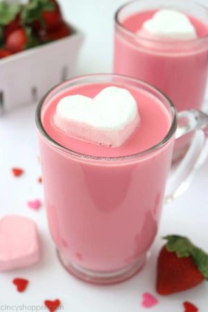 Strawberry-White-Hot-Chocolate-1.jpg