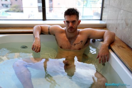 BentleyRace-sexy-Aussie-guy-Skippy-Baxter-solo-model-stark-bollock-naked-water-bath-tub-stroking.jpg