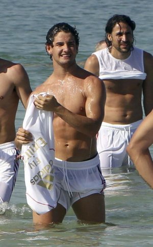 footballer-pato-revealing-swimwear-bulge.jpg