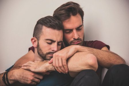 men-cuddling-670x448.jpg