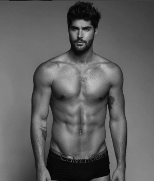 Modelos masculinos a los que no debes perder la pista jamás - David Gandy.jpeg.jpg