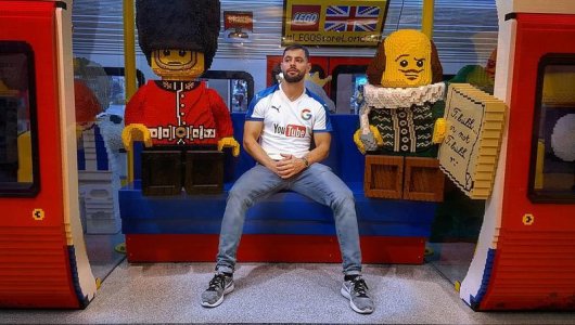 London 19051372 YouTube on the tube.jpg