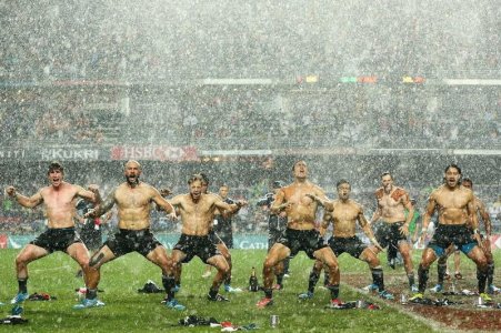 sex-love-life-2014-04-new-zealand-rugby-team-shirtless-dance-main.jpg