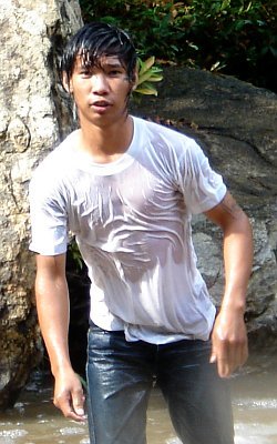 waterfall-jeans-t-shirt-wet-thailand.250x400.jpg