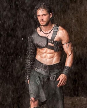 kit-harington-pompeii-1507131021.jpg