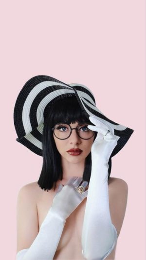 Qveen Herby Wallpaper.jpeg.jpg