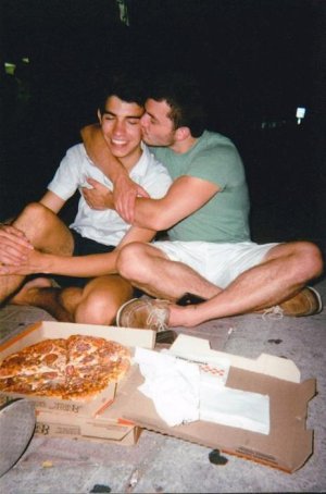 amateur-gay-couples-in-love-gay-kissing-real-amateur-sexy-men-boyfriend-gay-men-bi-seemybf-0001.jpg
