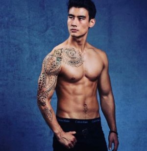 'Grey's Anatomy's Alex Landi weighs in on straight actors playing gay roles.jpeg.jpg