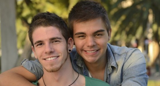 Portrait-of-a-happy-gay-couple-outdoors-Shutterstock-800x430.jpg